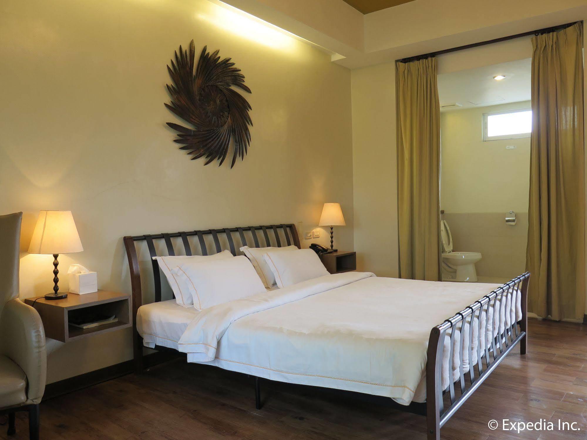 Oyo 579 Anisabel Suites Davao City Esterno foto