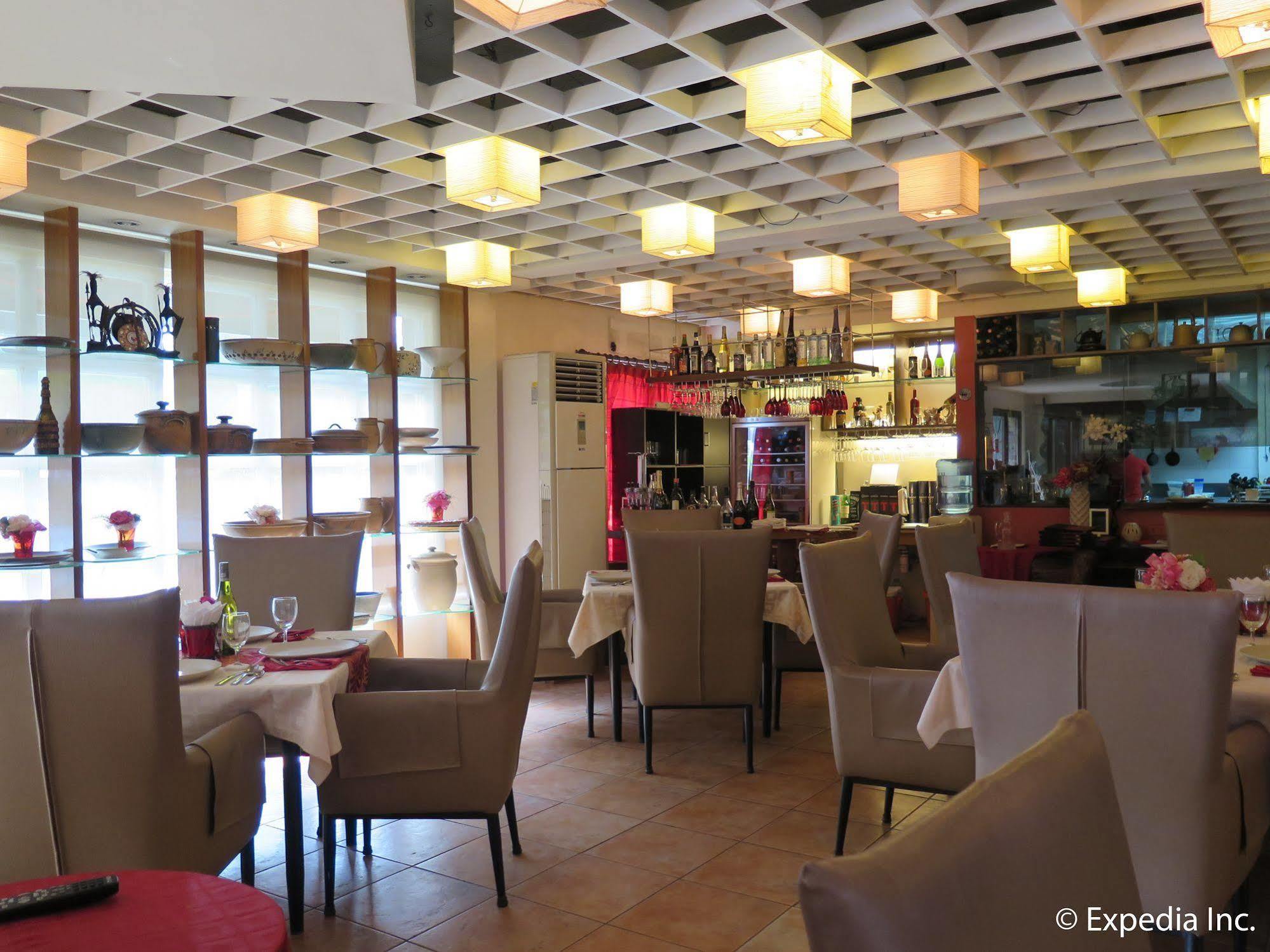 Oyo 579 Anisabel Suites Davao City Esterno foto
