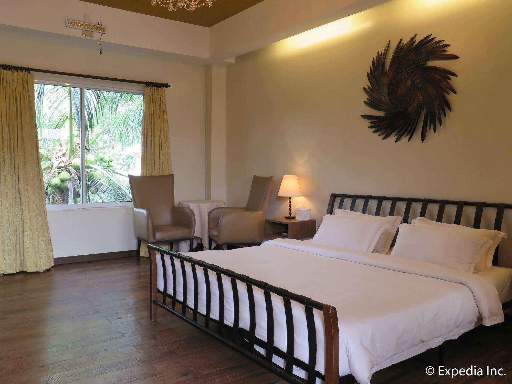 Oyo 579 Anisabel Suites Davao City Esterno foto