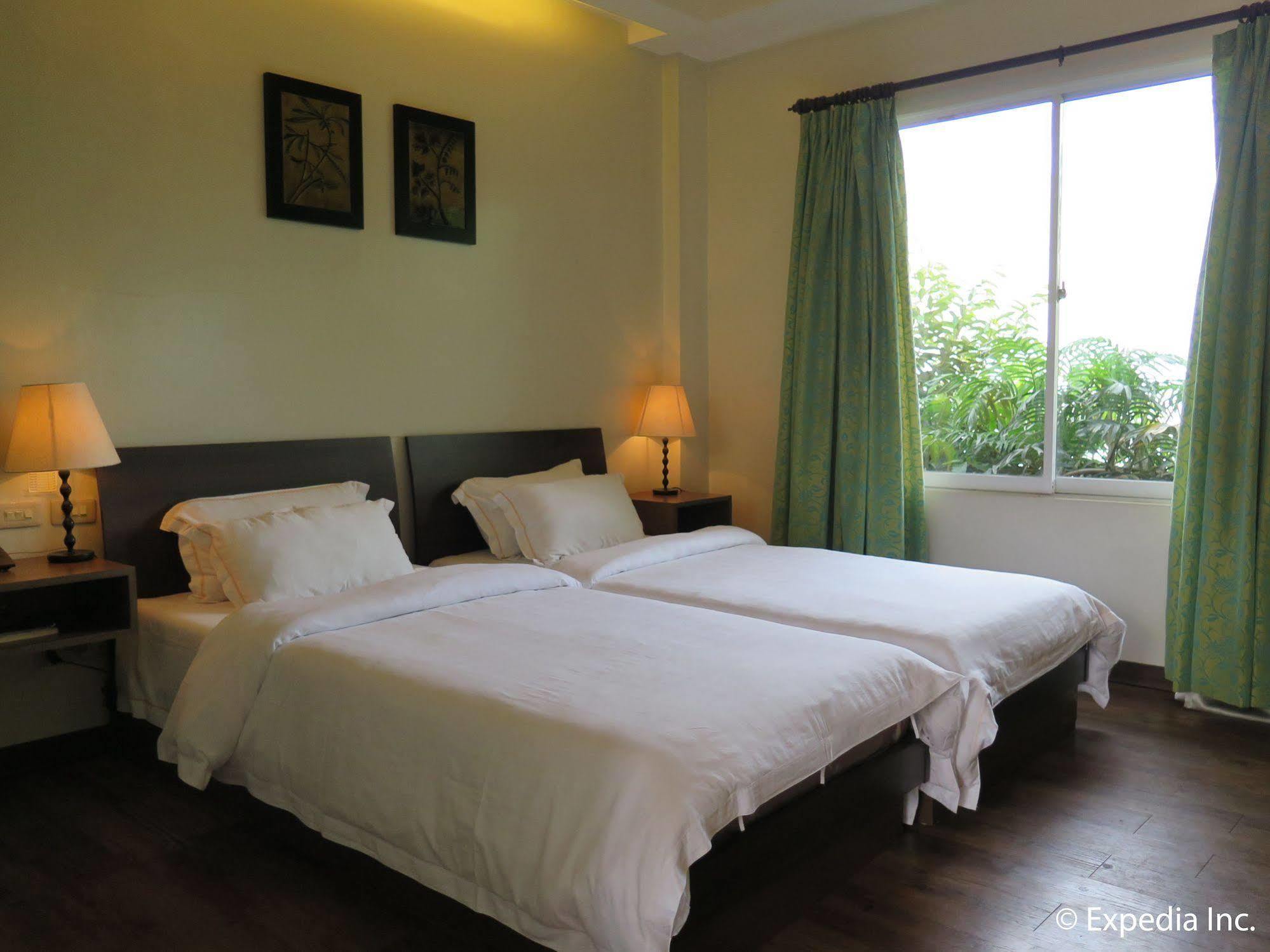 Oyo 579 Anisabel Suites Davao City Esterno foto