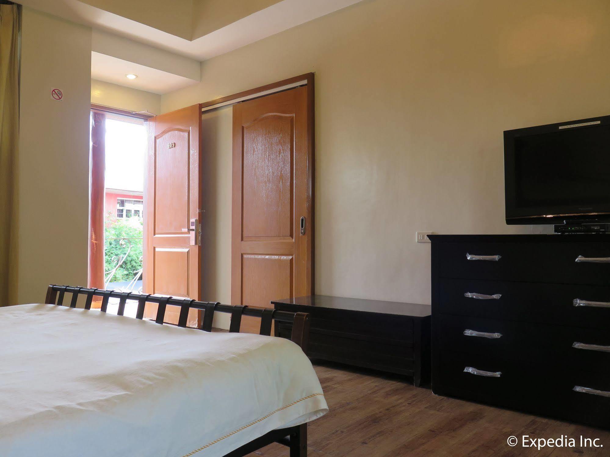 Oyo 579 Anisabel Suites Davao City Esterno foto